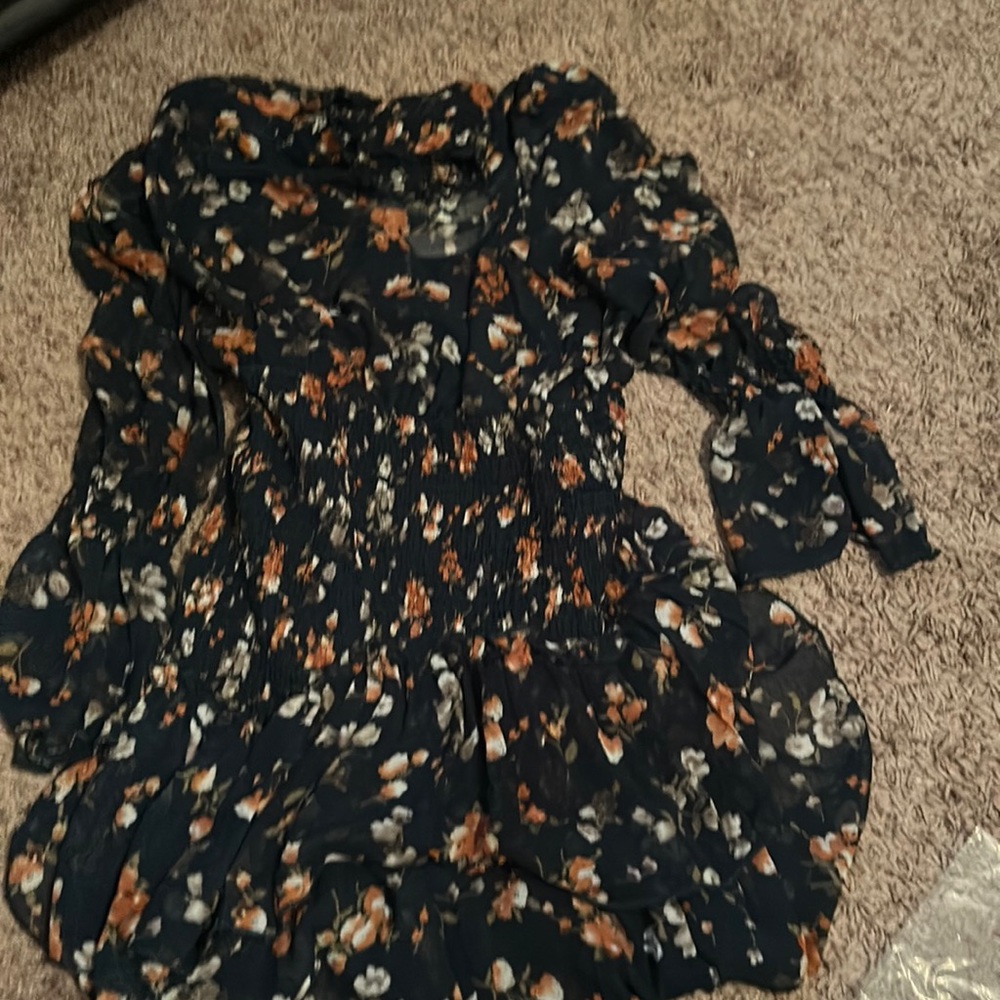 Super cute princess polly flowy dress!